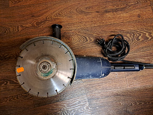 Болгарка Bosch (1 фото из 3)