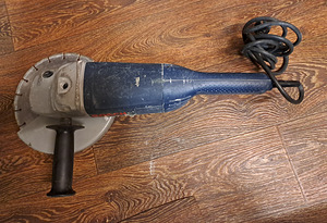 Болгарка Bosch (3 фото из 3)