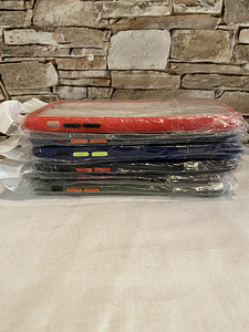 Чехлы для iPhone 11 (4 фото из 4)