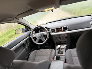 Opel Vectra (8 фото из 9)