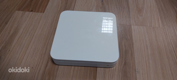 AirPort Extreme Base Station A1408 (фото #1)