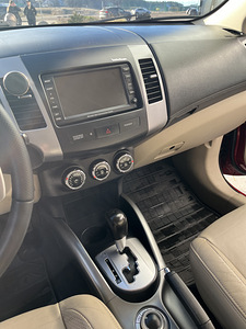 Mitsubishi Outlander 2012 (13 фото из 15)