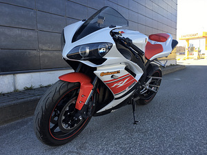 YAMAHA YZF R1 2012 (2 foto / 10)