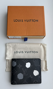 Louis Vuitton x Yayoi Kusama Multiple Wallet (1 foto / 2)