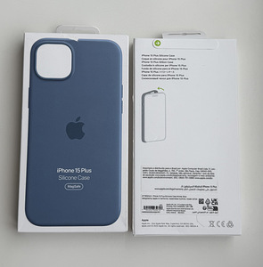 Apple iPhone 15 Plus Silicone Case with Magsafe (1 foto / 5)