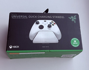 Razer Universal Quick Charging Stand for Xbox , Robot White (1 foto / 4)