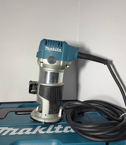 Makita RT0700C фрезер (1 фото из 2)