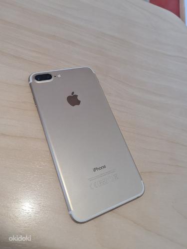 iPhone 7+ с 7 чехлами (фото #1)