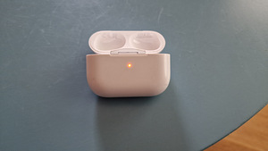 Apple Airpods Pro Gen 1 кейс (1 фото из 2)
