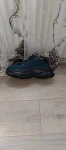 BALENCIAGA triple s (3 foto / 5)