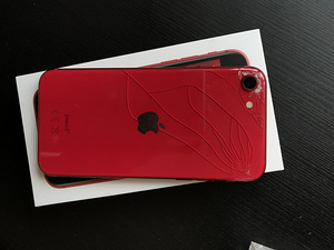 iPhone SE 2020 (2 foto / 4)