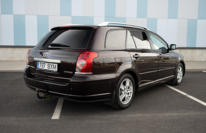 Toyota Avensis Elegance Facelift 2.4 120kW ATM Bensiin (6 foto / 15)