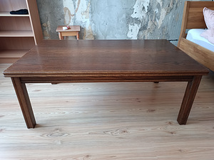 Soliidne tammepuidust kohvilaud (1 foto / 2)