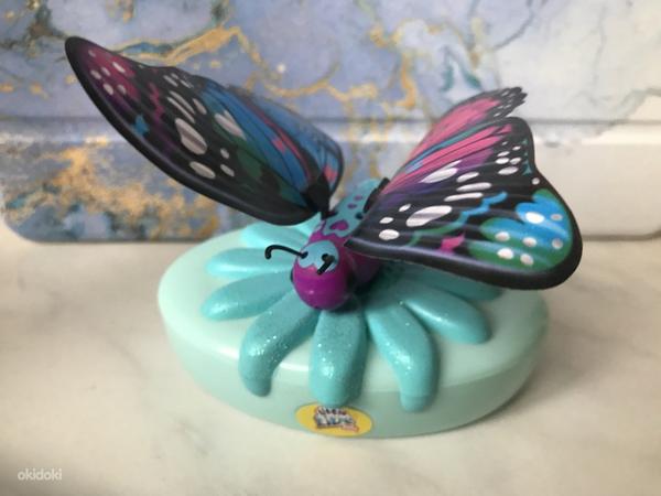 Летающая бабочка с батареями (фото #1)
