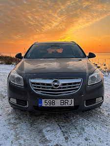 Opel Insignia (4 фото из 11)