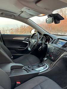 Opel Insignia (5 фото из 11)