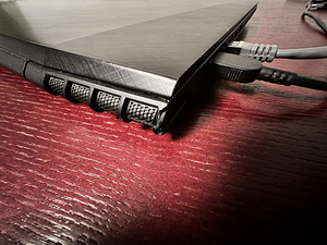Lenovo Y50-70 (4 foto / 4)