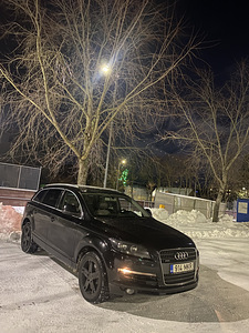 M:V Audi Q7 (9 фото из 9)
