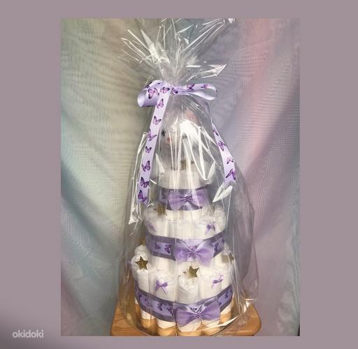 Светло-фиолетовый торт из подгузников (фото #2)