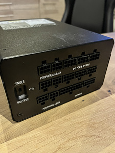 Corsair HX 1200 (2 foto / 2)