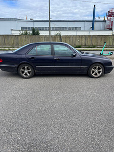 1999 Mercedes E220 CDI (4 foto / 12)