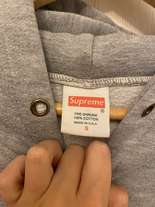 Supreme (2 foto / 3)