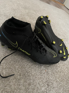 Jalgpalli Nike Phantom 44 suurus (1 foto / 2)