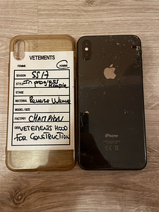iPhone XS Max 64 ГБ (2 фото из 3)