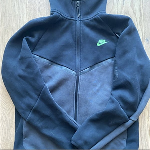 Nike tech fleece (1 foto / 1)