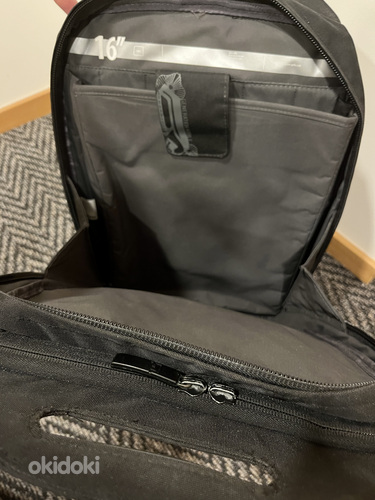 Тонкий рюкзак для ноутбука 16" (фото #3)