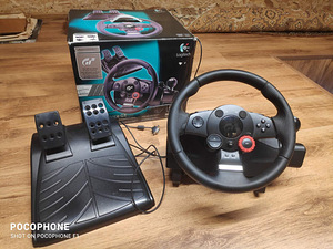 Игровой руль Logitech Driving Force GT с педалями (1 фото из 2)