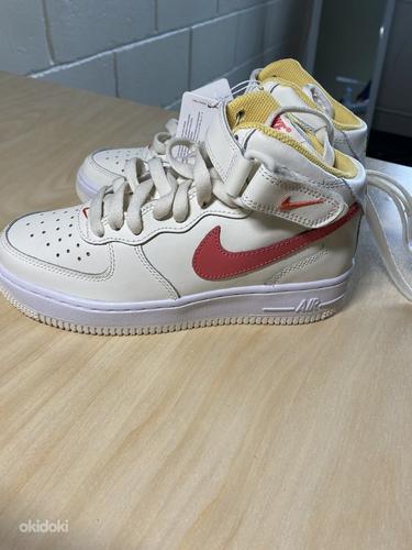 Air Force 1 tossud