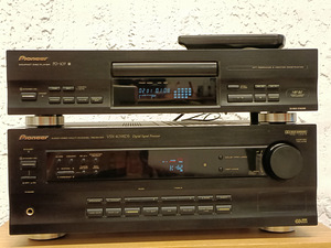Pioneer VSX-409 a/v ресивер и Pioneer PD 107 CD плеер (1 фото из 3)