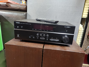 Yamaha RX-V485 (2 фото из 4)