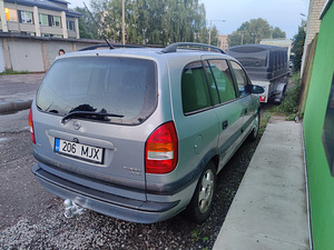Opel Zafira (2 foto / 7)