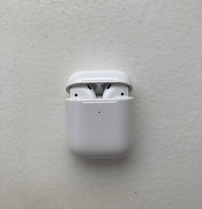 Airpods Gen 2 kõrvaklapid + ümbris (3 foto / 4)