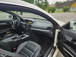 Mercedes-Benz E200 Coupe (4 foto / 5)