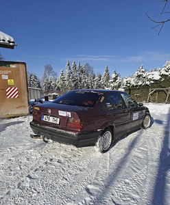 BMW E36 1.8 85KW MANUAAL (6 foto / 9)