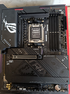 Asus ROG Strix X870-F Gaming WiFi - Emaplaat (3 foto / 9)