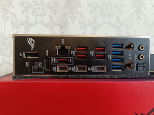 Asus ROG Strix X870-F Gaming WiFi - Emaplaat (6 foto / 9)