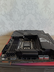 Asus ROG Strix X870-F Gaming WiFi - Emaplaat (7 foto / 9)