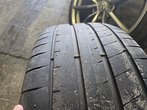R19 5 X 112 et 50 Оригинальные Pretoria / 235/35/19 Goodyear (7 фото из 10)