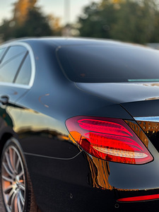 Mercedes-Benz E 220d (4 foto / 15)