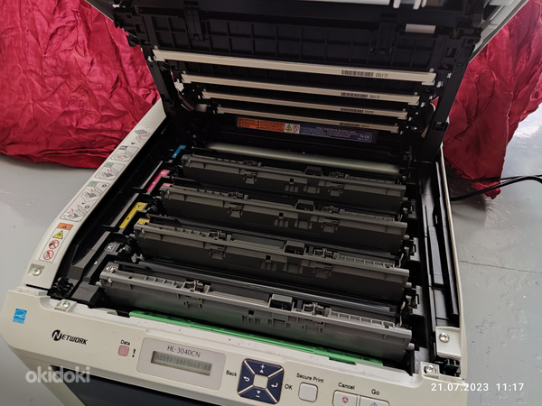 Цветной лазерный принтер (почти новый) (фото #7)