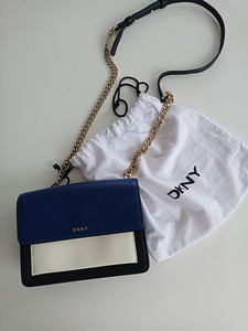 DKNY очень красивая сумка (1 фото из 3)