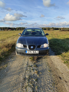 SEAT Cordoba (2 foto / 7)