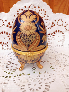 Шкатулка сувенирная в виде яйца