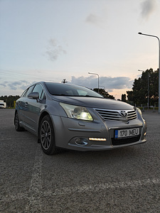 Toyota Avensis (1 foto / 12)