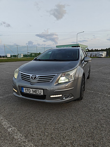 Toyota Avensis (2 foto / 12)