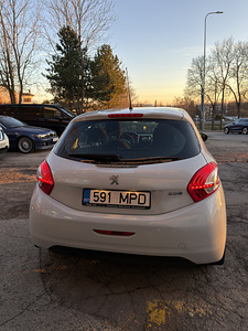 Peugeot 208 (4 foto / 5)